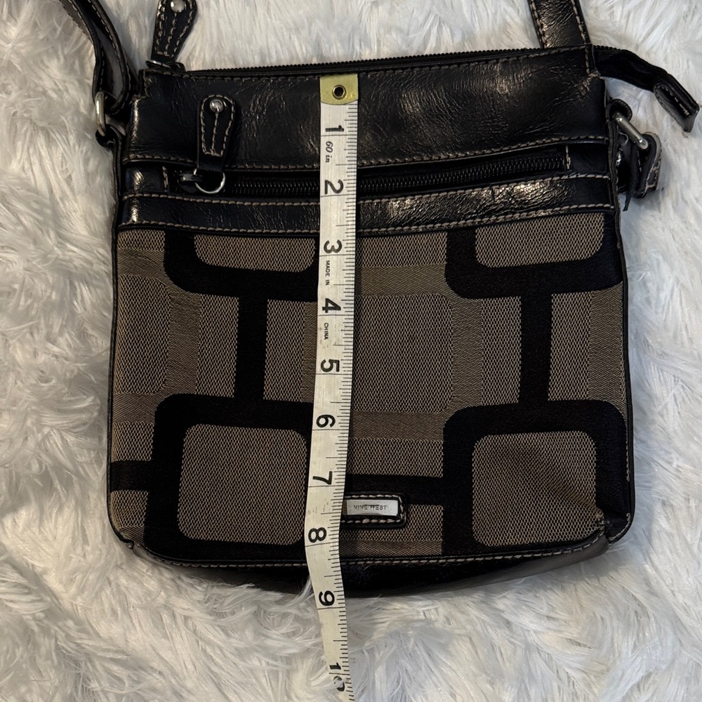 Elegant Black and Brown Nine West Crossbody Bag - Picture 4 of 6